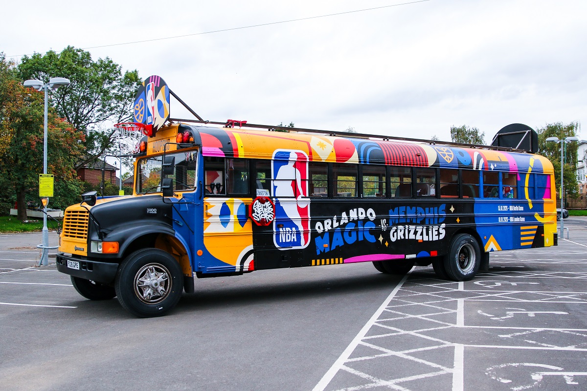 La NBA débarque à Paris avec son Hoopbus