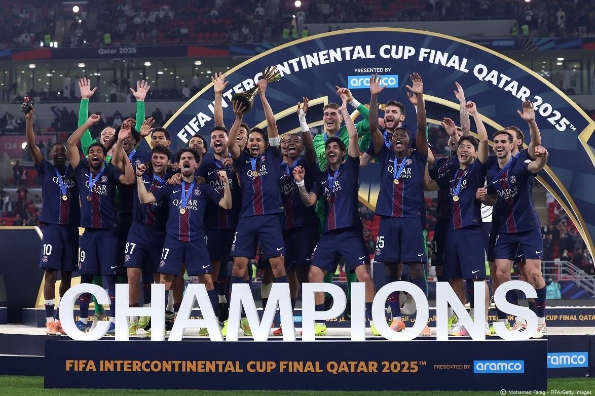 DOHA, QATAR - DECEMBER 17: Marquinhos of Paris Saint-Germain lifts the trophy after winning the FIFA Intercontinental Cup 2025 final match between Paris Saint-Germain and CR Flamengo at Ahmad Bin Ali Stadium on December 17, 2025 in Doha, Qatar.  (Photo by Mohamed Farag - FIFA/FIFA via Getty Images)
