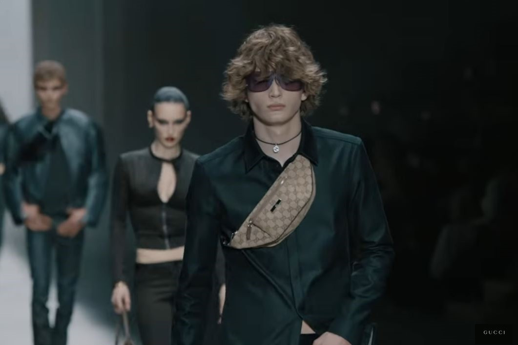 Gucci x Demna : quand la banane s’invite sur le podium